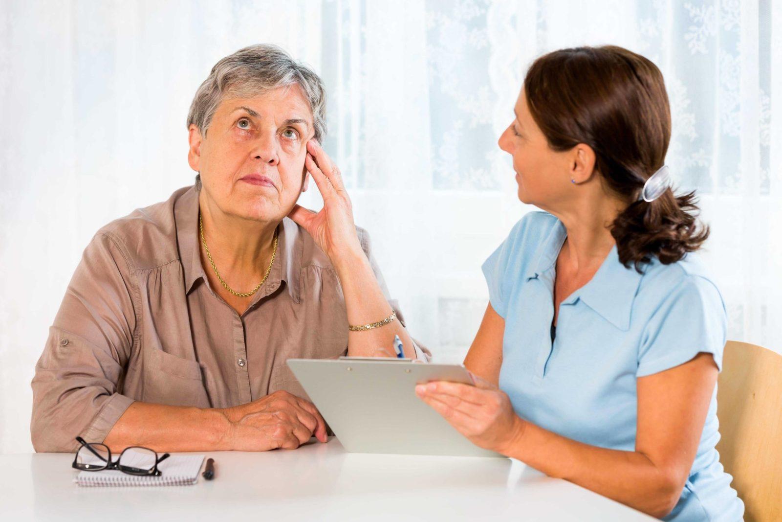Беседа с пожилым человеком. Снижение памяти у пожилых. Психотерапия пожилых. Психолог для пожилых. Жизнь с деменцией